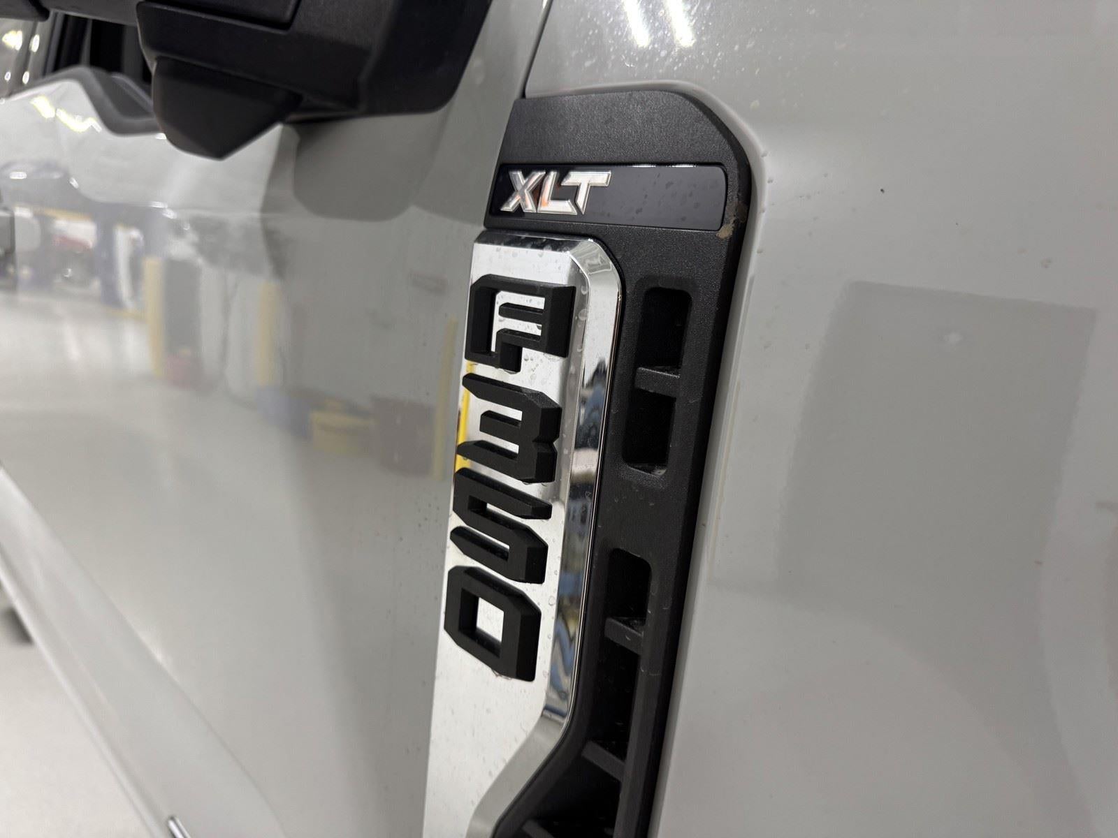 2026 Ford Super Duty F-350 DRW LARIAT