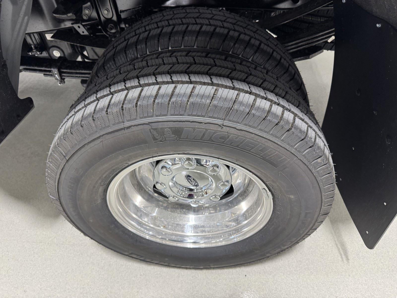 2026 Ford Super Duty F-350 DRW LARIAT