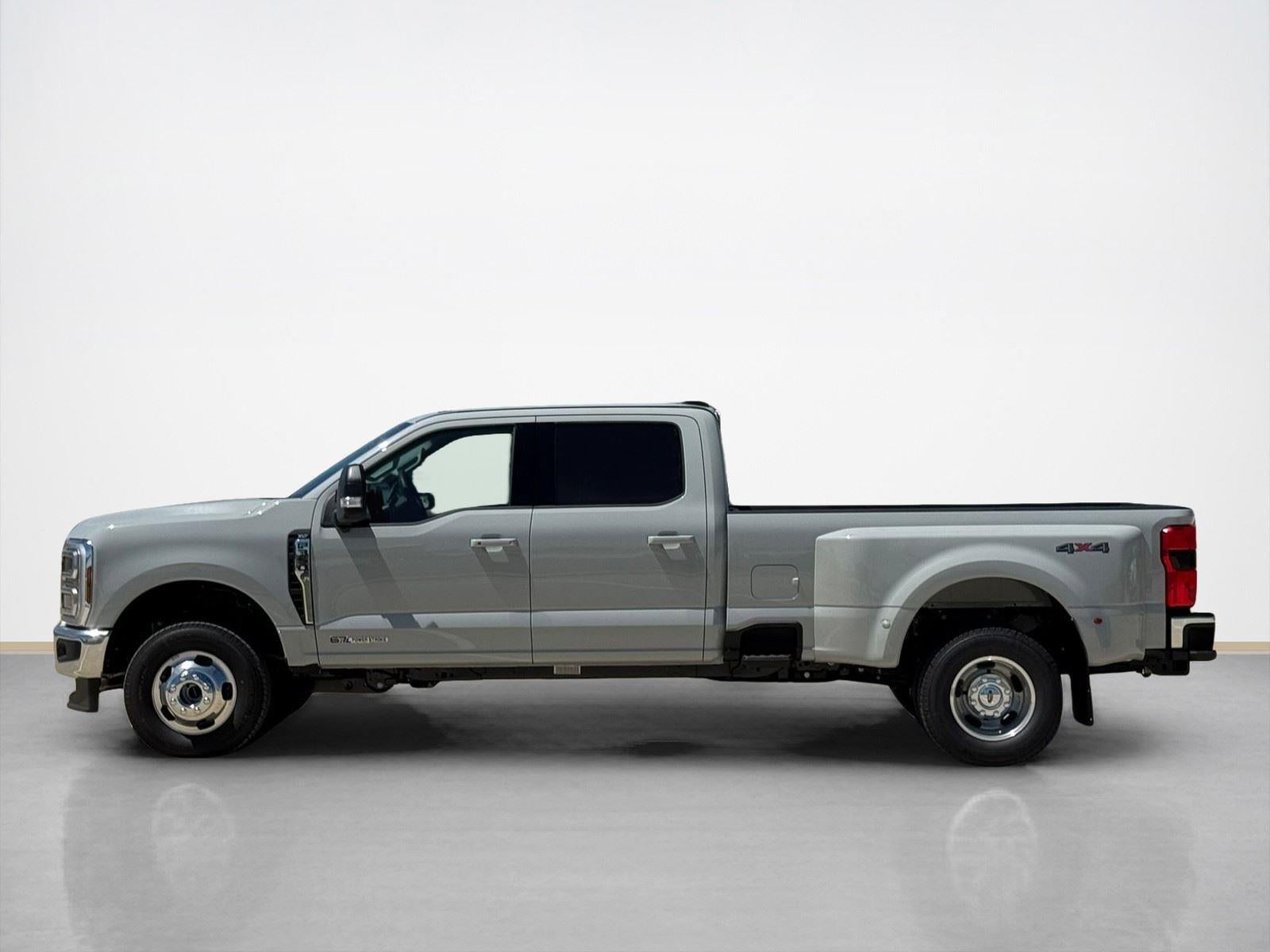 2026 Ford Super Duty F-350 DRW LARIAT