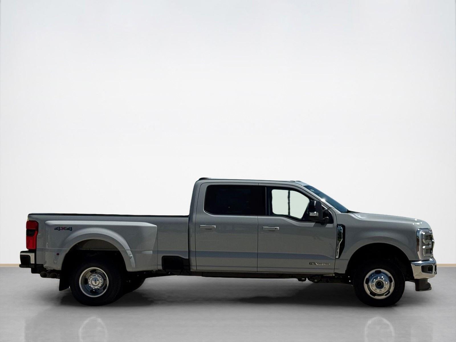 2026 Ford Super Duty F-350 DRW LARIAT