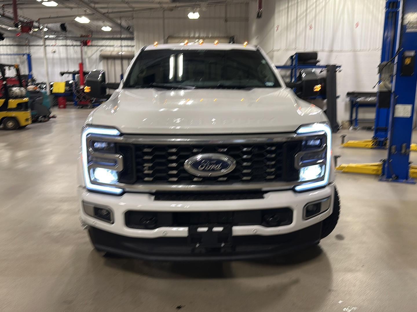 2025 Ford Super Duty F-450 DRW Platinum