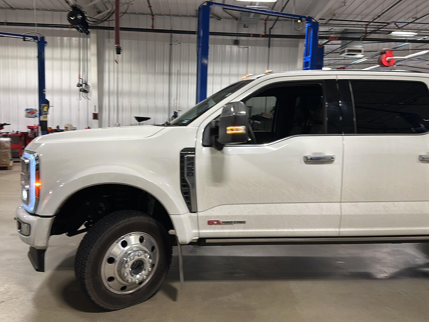 2025 Ford Super Duty F-450 DRW Platinum
