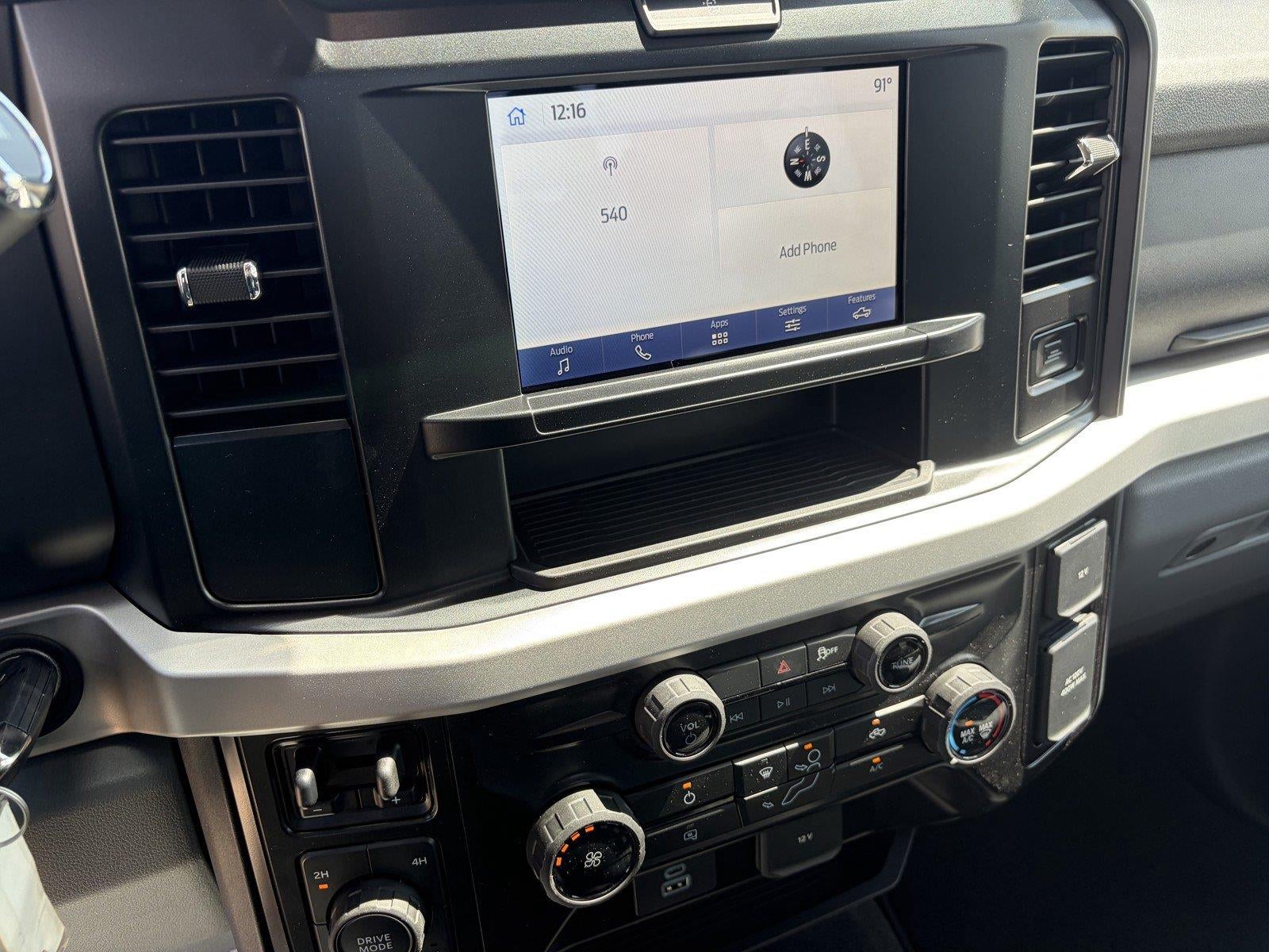 2027 Ford Super Duty F-350 SRW XLT