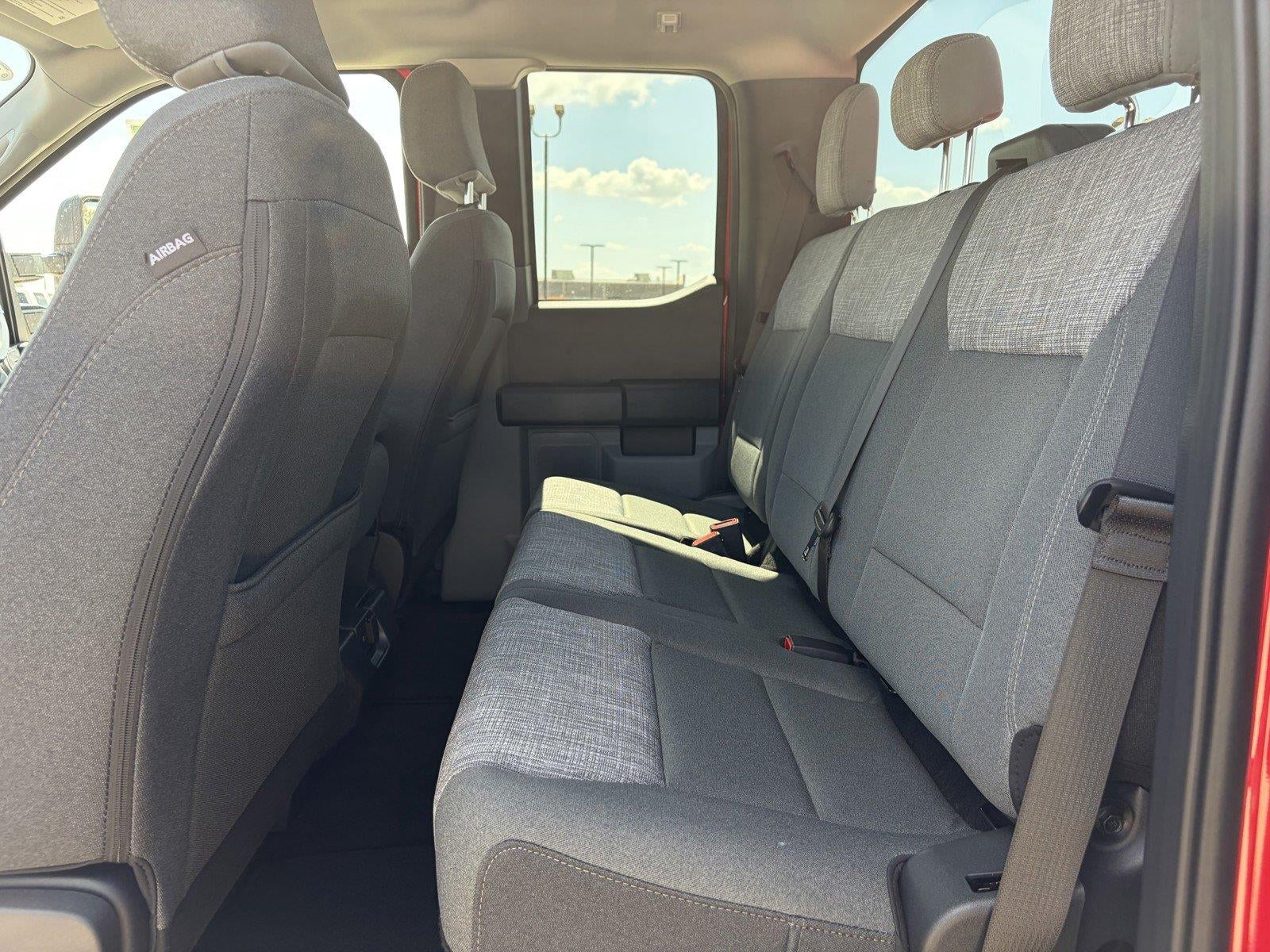 2027 Ford Super Duty F-350 SRW XLT