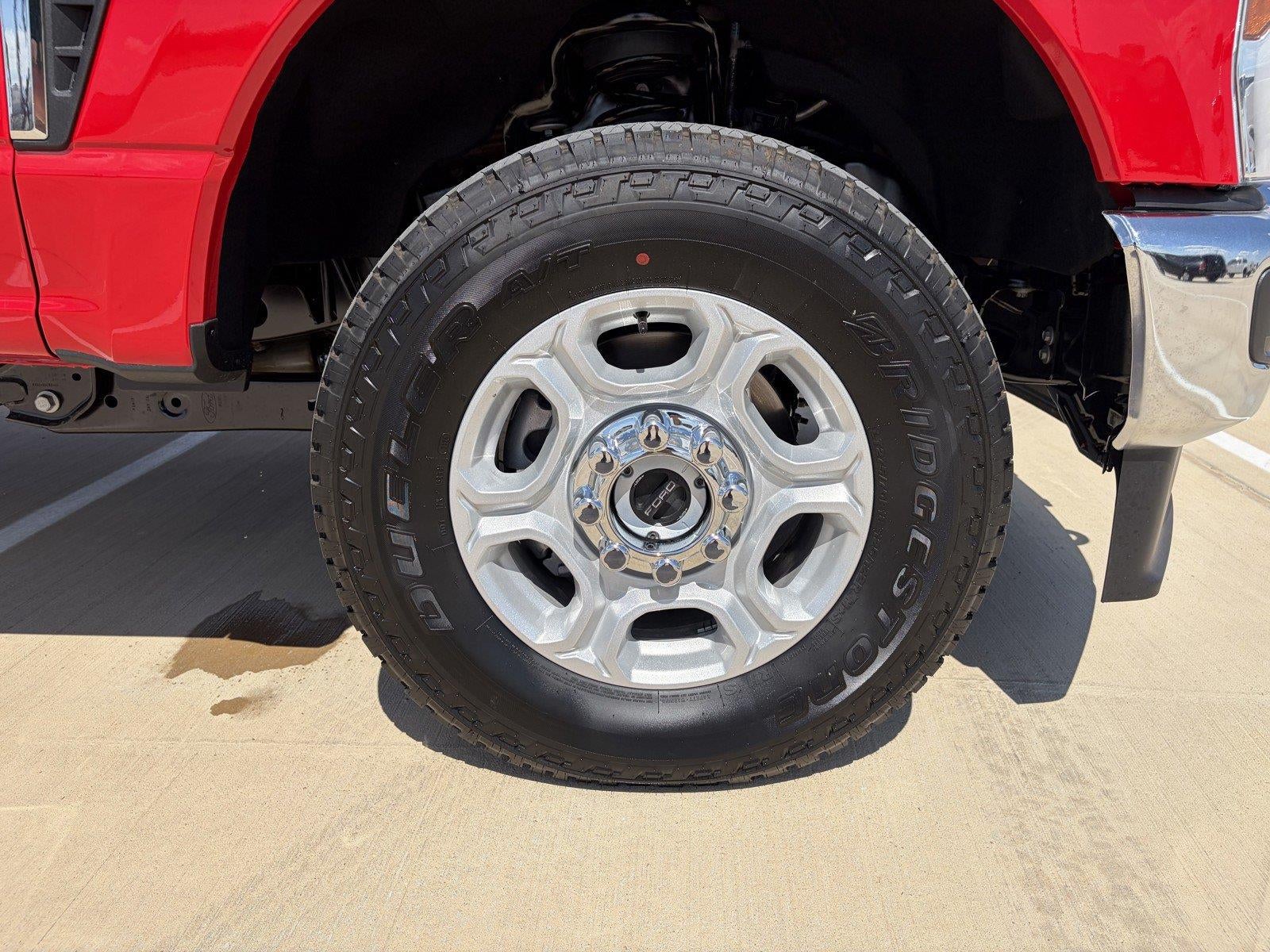 2027 Ford Super Duty F-350 SRW XLT