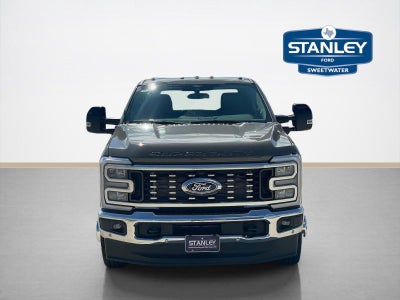 2027 Ford Super Duty F-350 DRW LARIAT