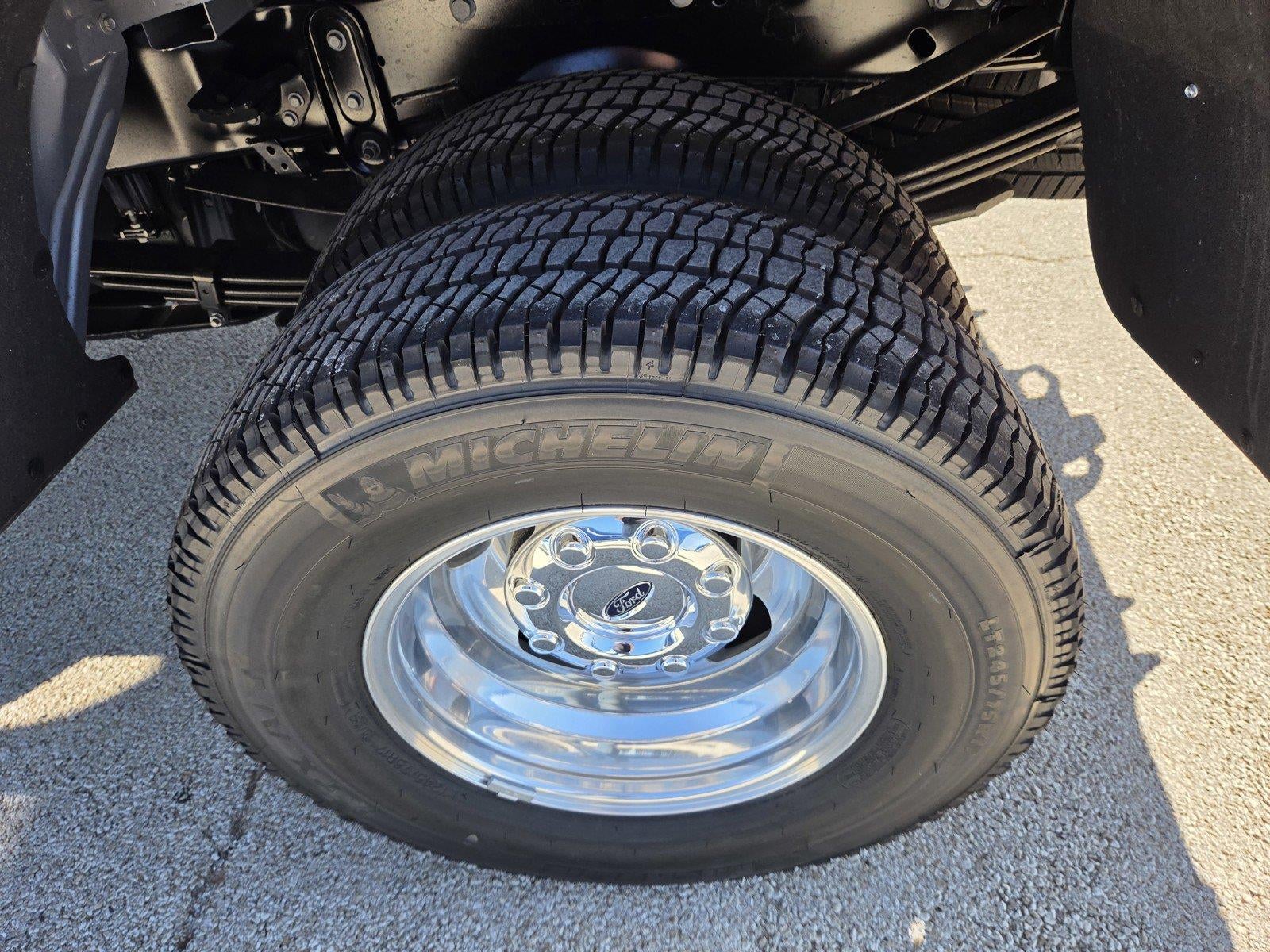 2027 Ford Super Duty F-350 DRW XL