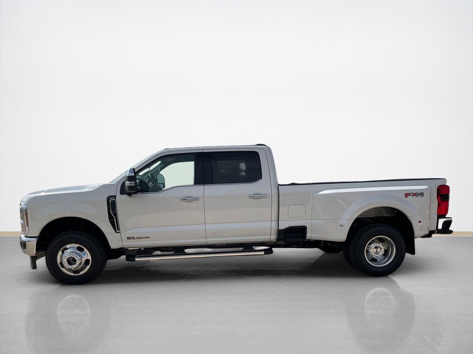 2026 Ford Super Duty F-350 DRW LARIAT