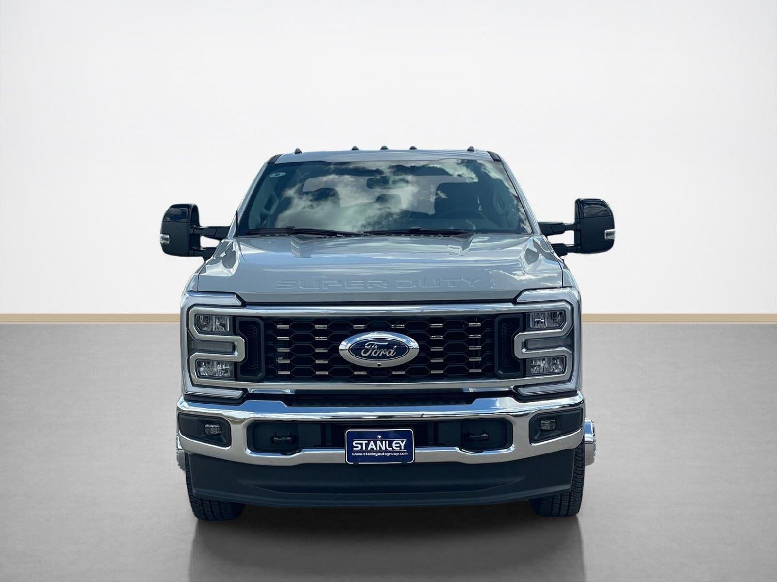 2026 Ford Super Duty F-350 DRW LARIAT