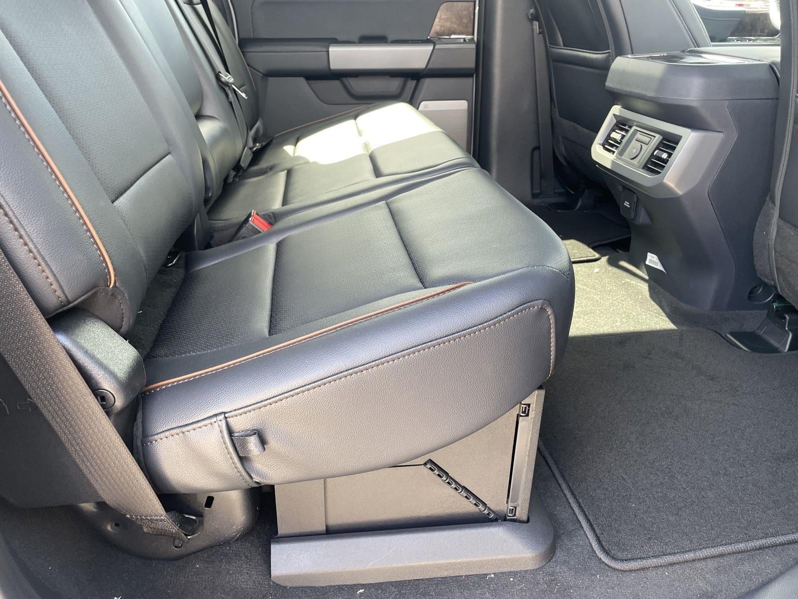 2026 Ford Super Duty F-350 DRW LARIAT