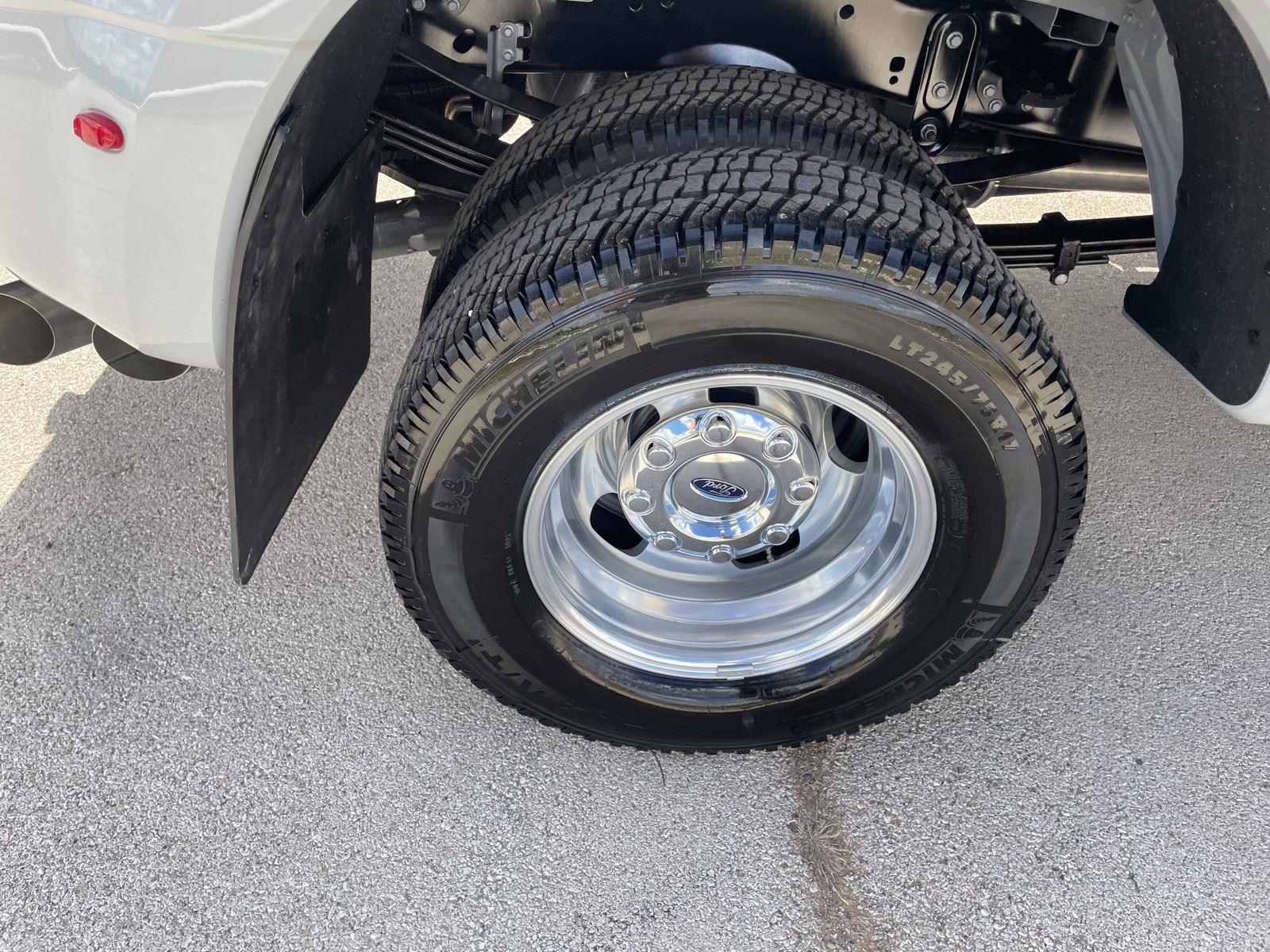 2026 Ford Super Duty F-350 DRW LARIAT