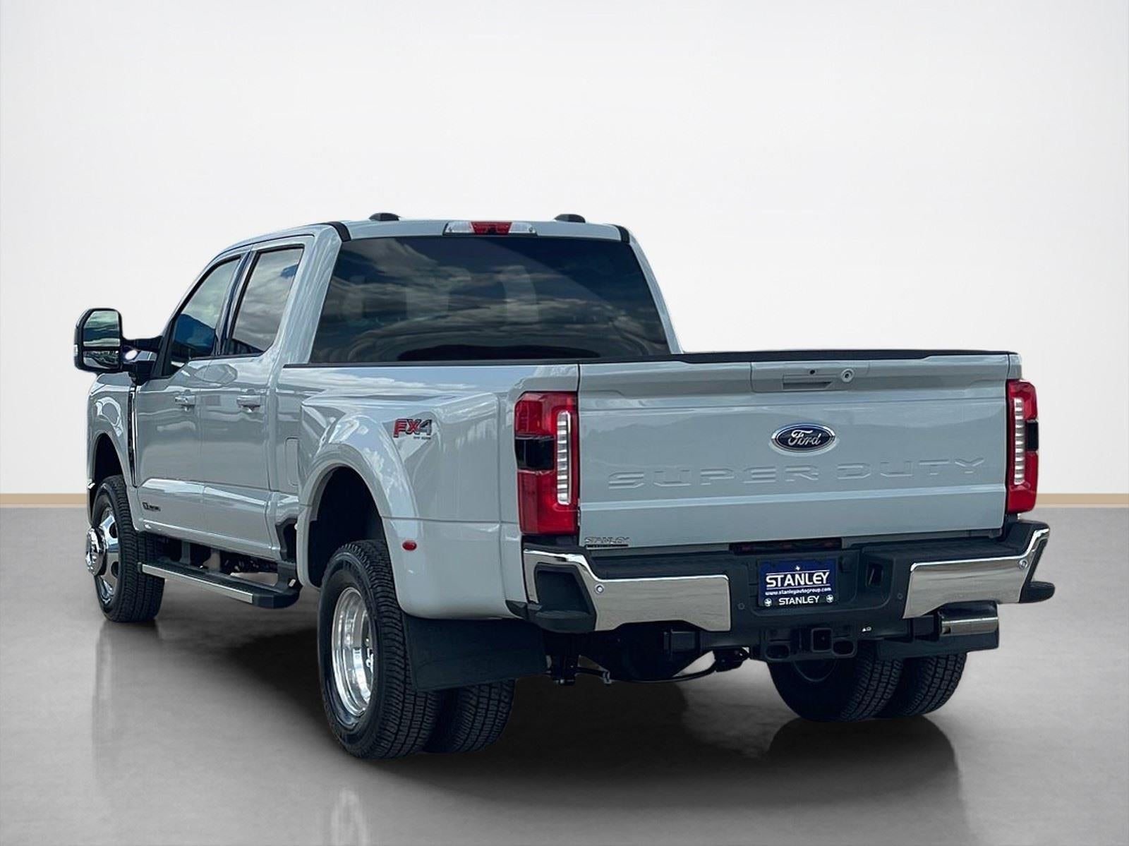 2026 Ford Super Duty F-350 DRW LARIAT