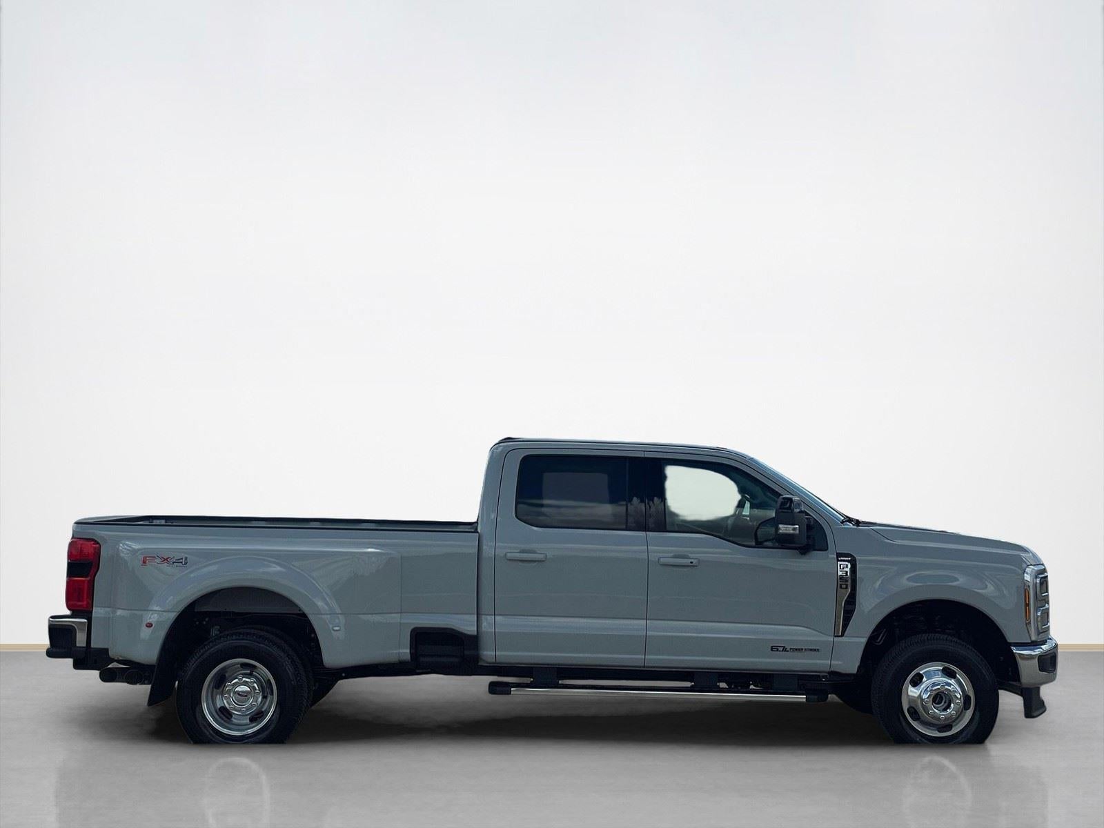 2026 Ford Super Duty F-350 DRW LARIAT