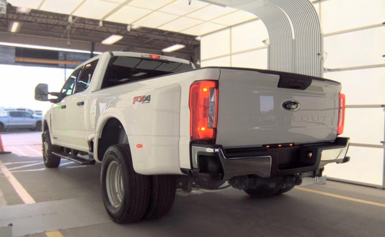 2025 Ford SUPER DUTY F-350 DRW XLT 4WD CREW CAB 8' BOX