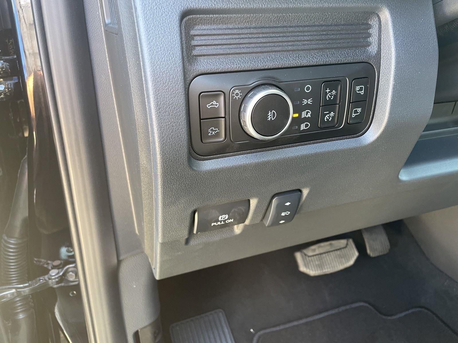 2026 Ford SUPER DUTY F-350 DRW LARIAT 4WD CREW CAB 8' BO