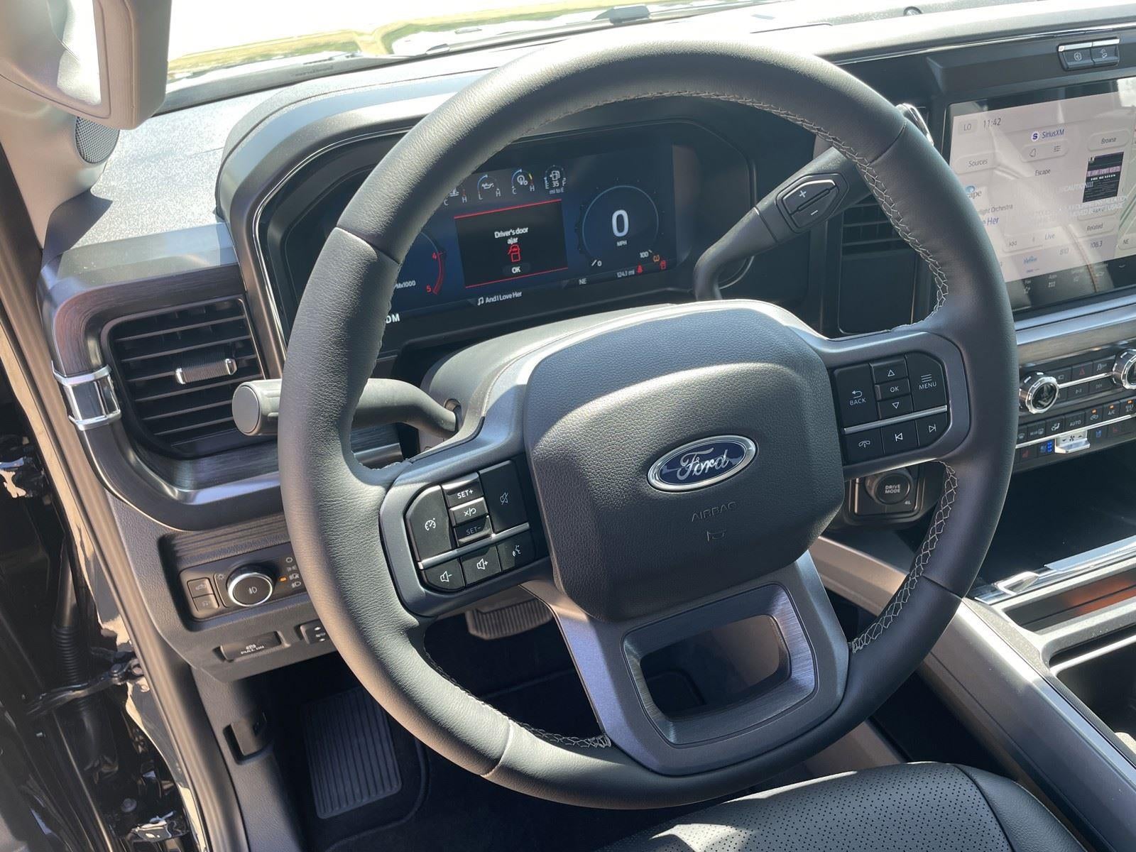 2026 Ford SUPER DUTY F-350 DRW LARIAT 4WD CREW CAB 8' BO