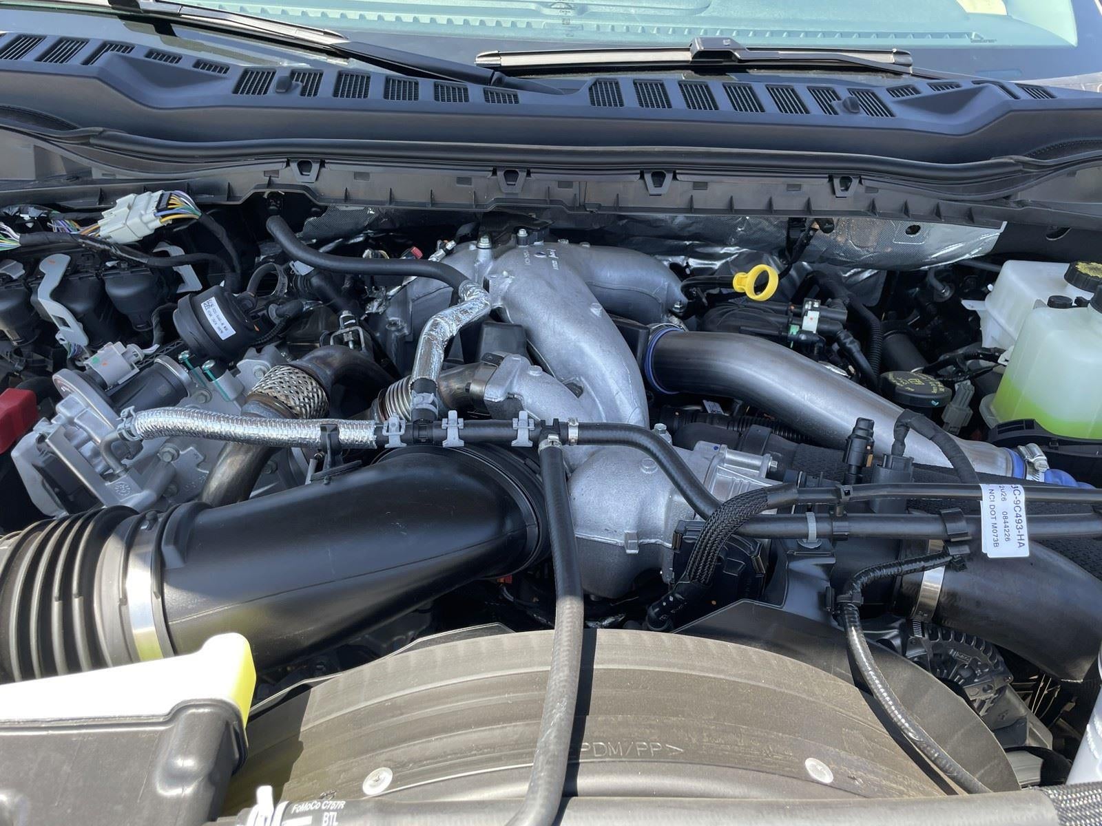 2026 Ford SUPER DUTY F-350 DRW LARIAT 4WD CREW CAB 8' BO