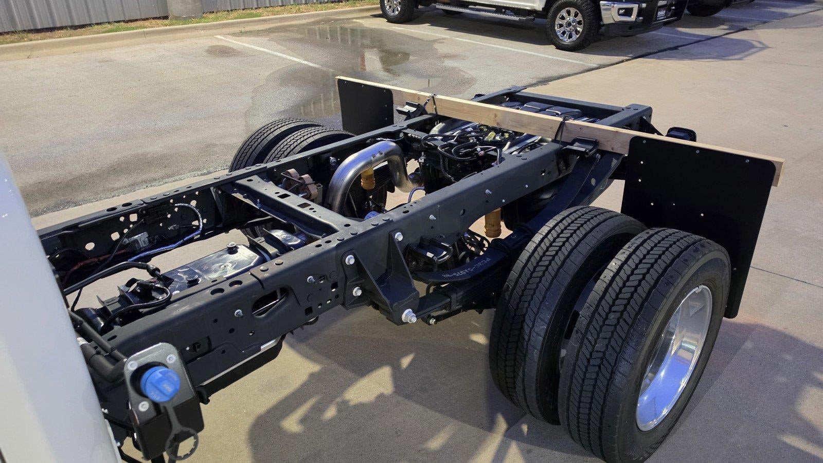 2027 Ford Super Duty F-450 DRW LARIAT