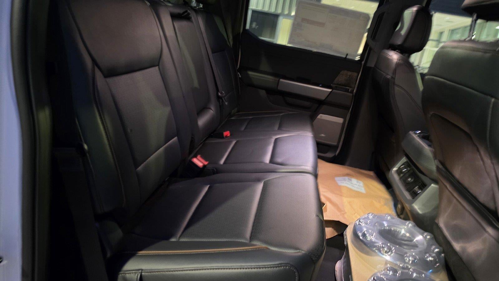 2027 Ford Super Duty F-450 DRW LARIAT