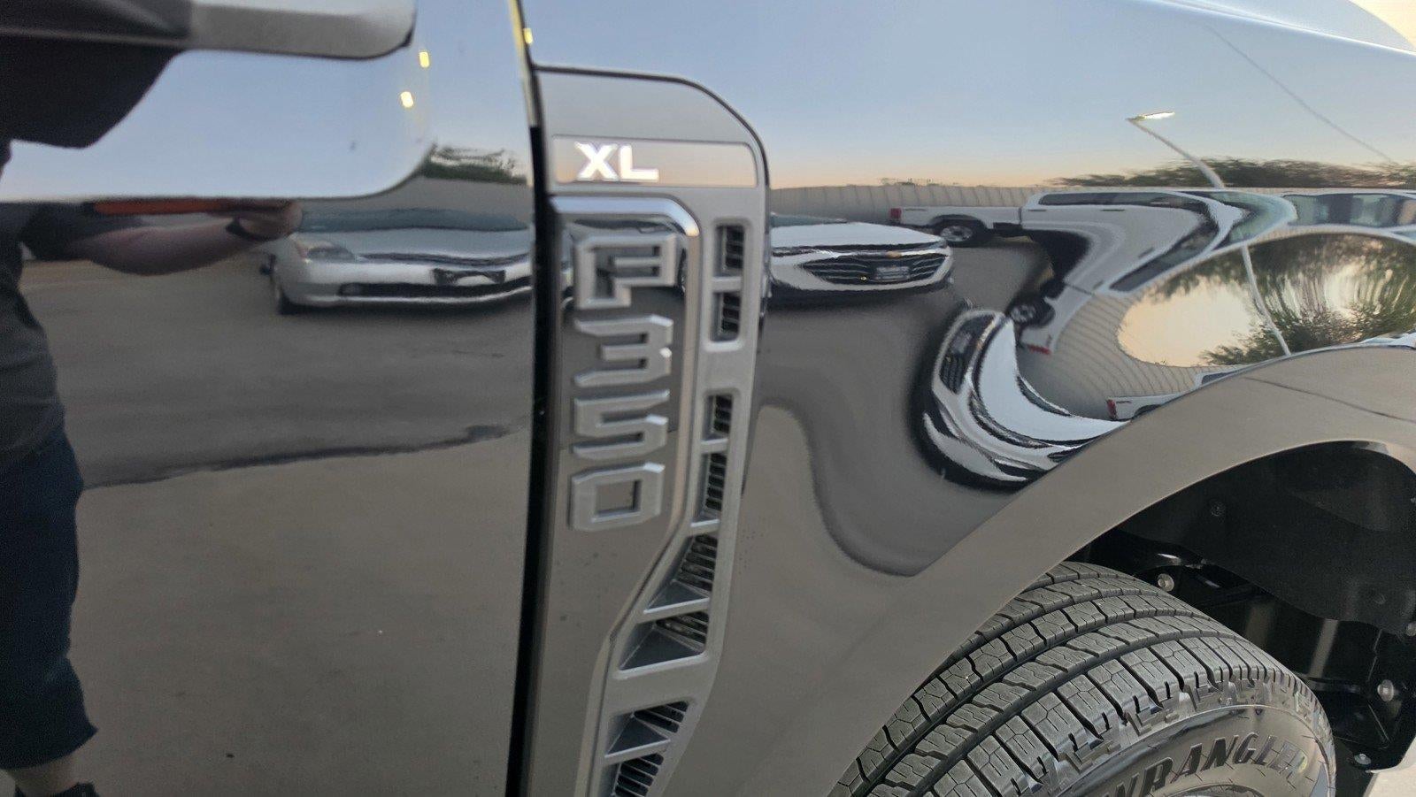 2027 Ford Super Duty F-350 Srw XLT
