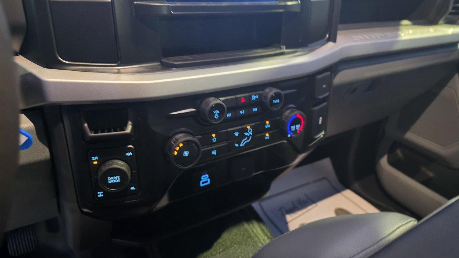 2027 Ford Super Duty F-350 SRW LARIAT