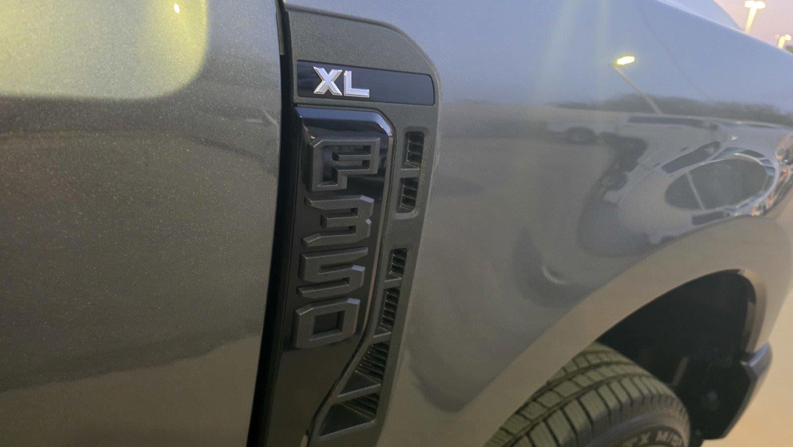 2027 Ford Super Duty F-350 SRW LARIAT