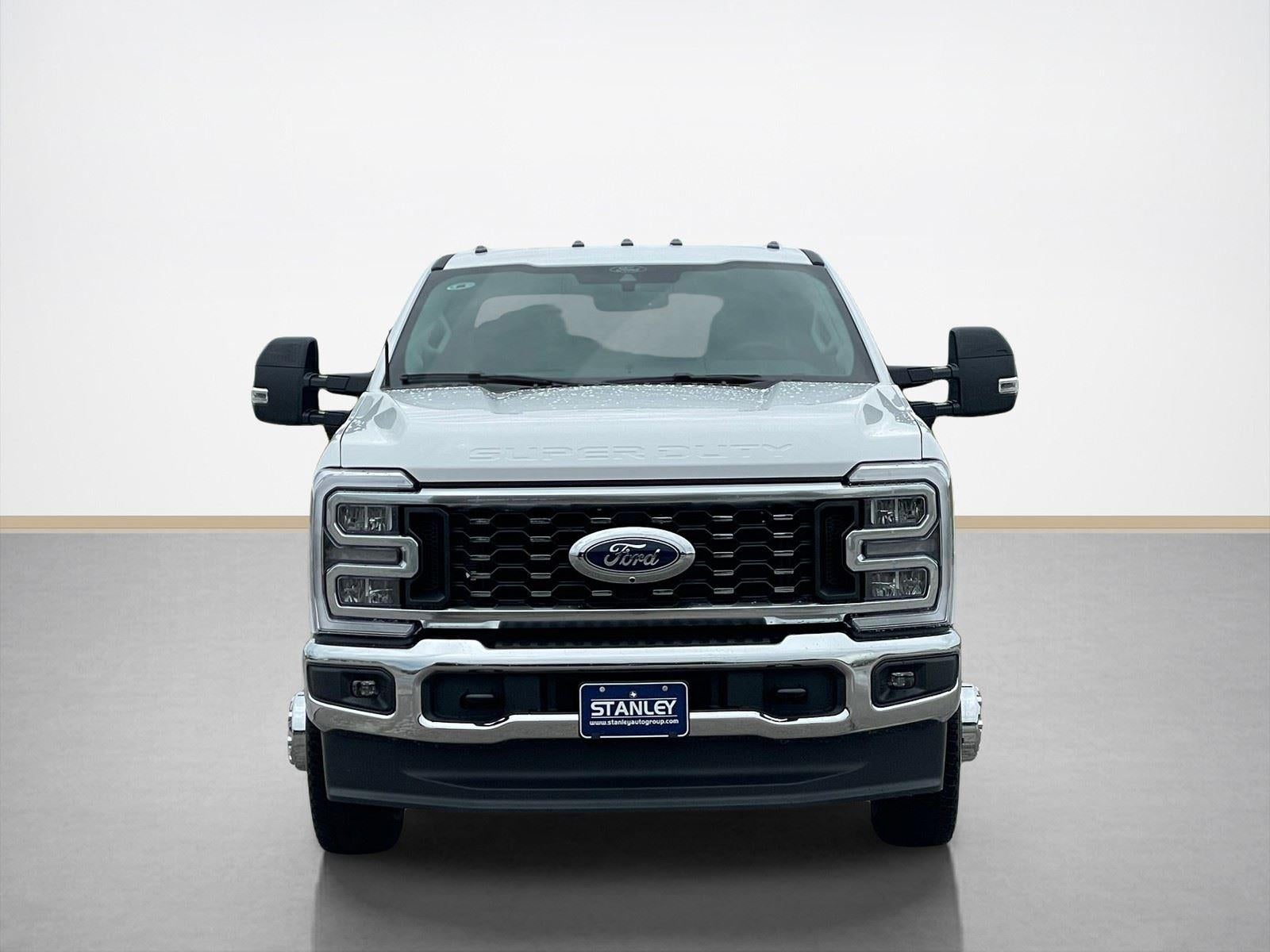 2026 Ford Super Duty F-350 DRW LARIAT