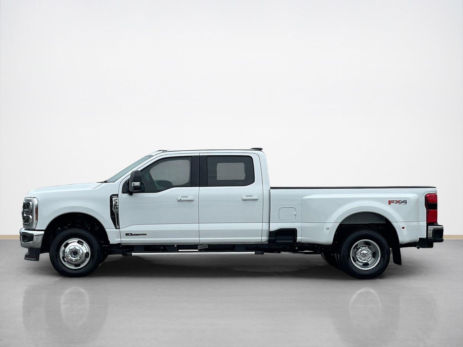 2026 Ford Super Duty F-350 DRW LARIAT