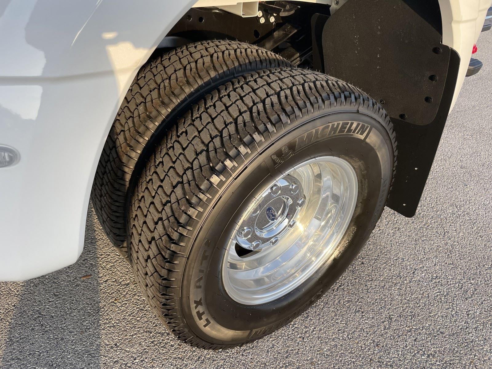 2026 Ford Super Duty F-350 DRW LARIAT