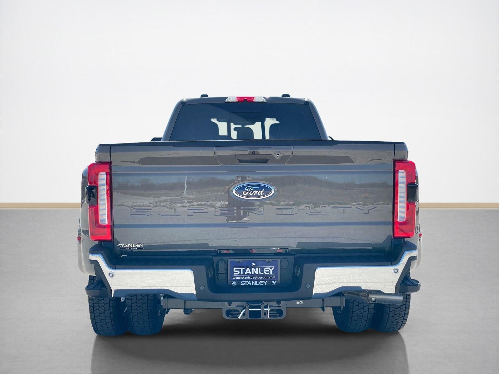 2026 Ford Super Duty F-450 DRW LARIAT