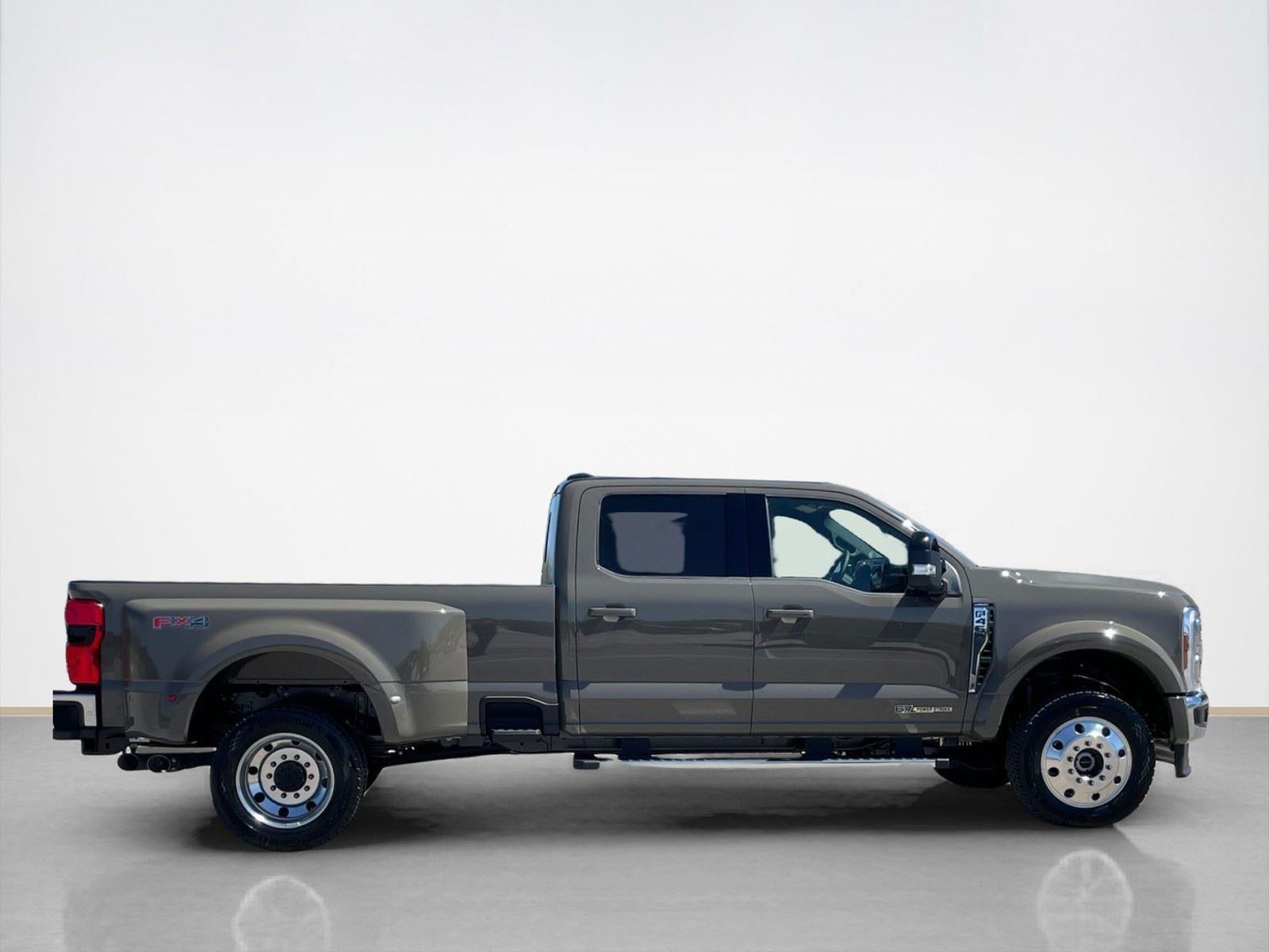 2026 Ford Super Duty F-450 DRW LARIAT