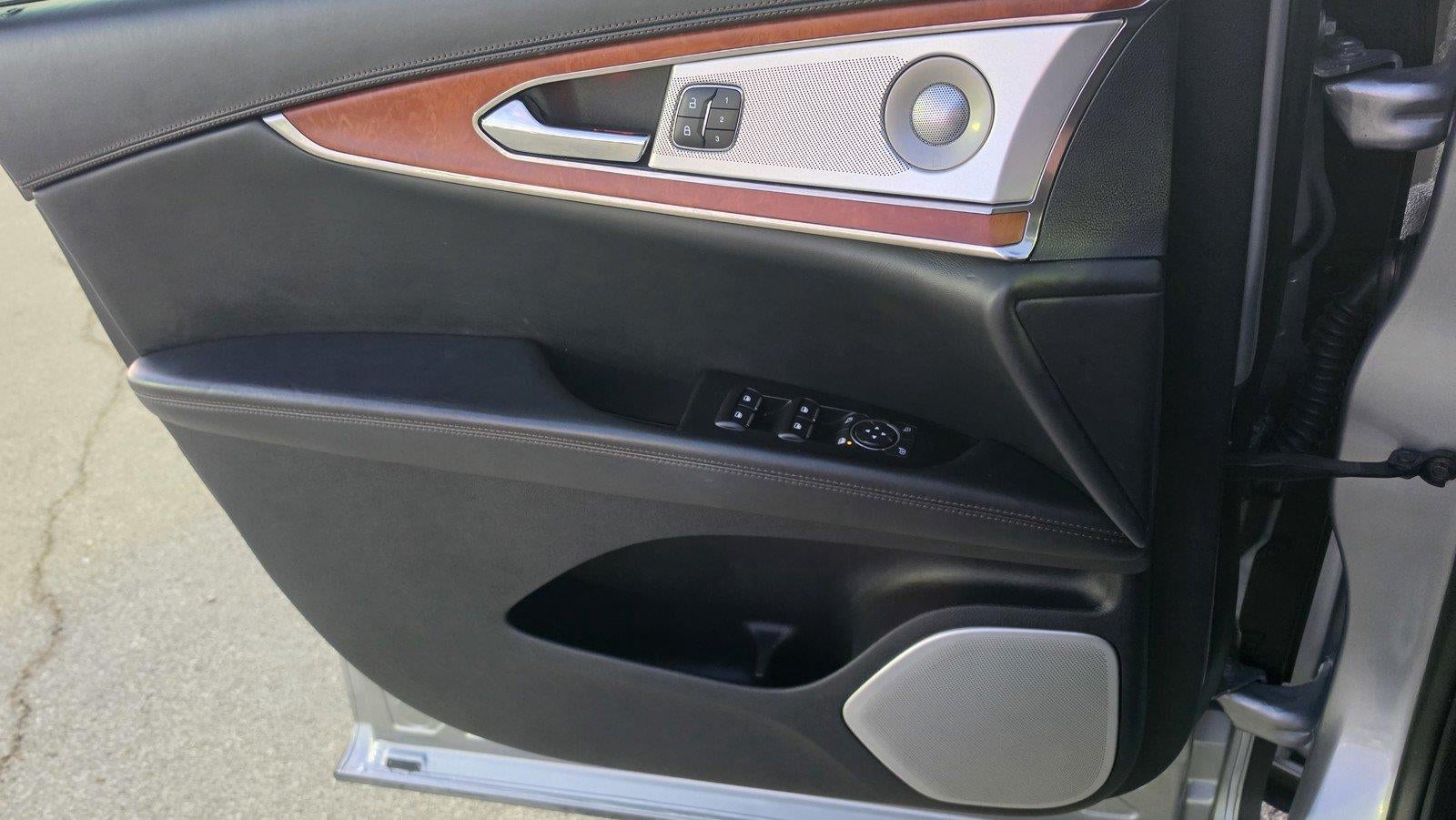 2020 Lincoln Nautilus Black Label