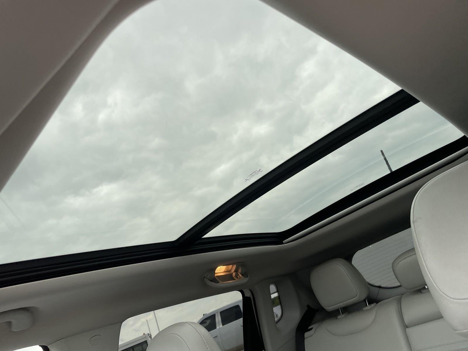 2018 Jeep Compass Latitude w/Sun/Wheel Pkg