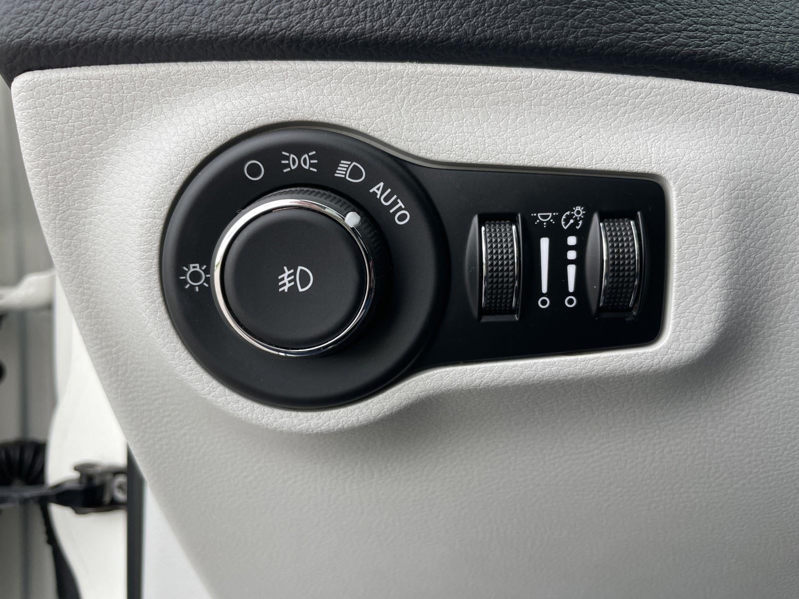 2018 Jeep Compass Latitude w/Sun/Wheel Pkg