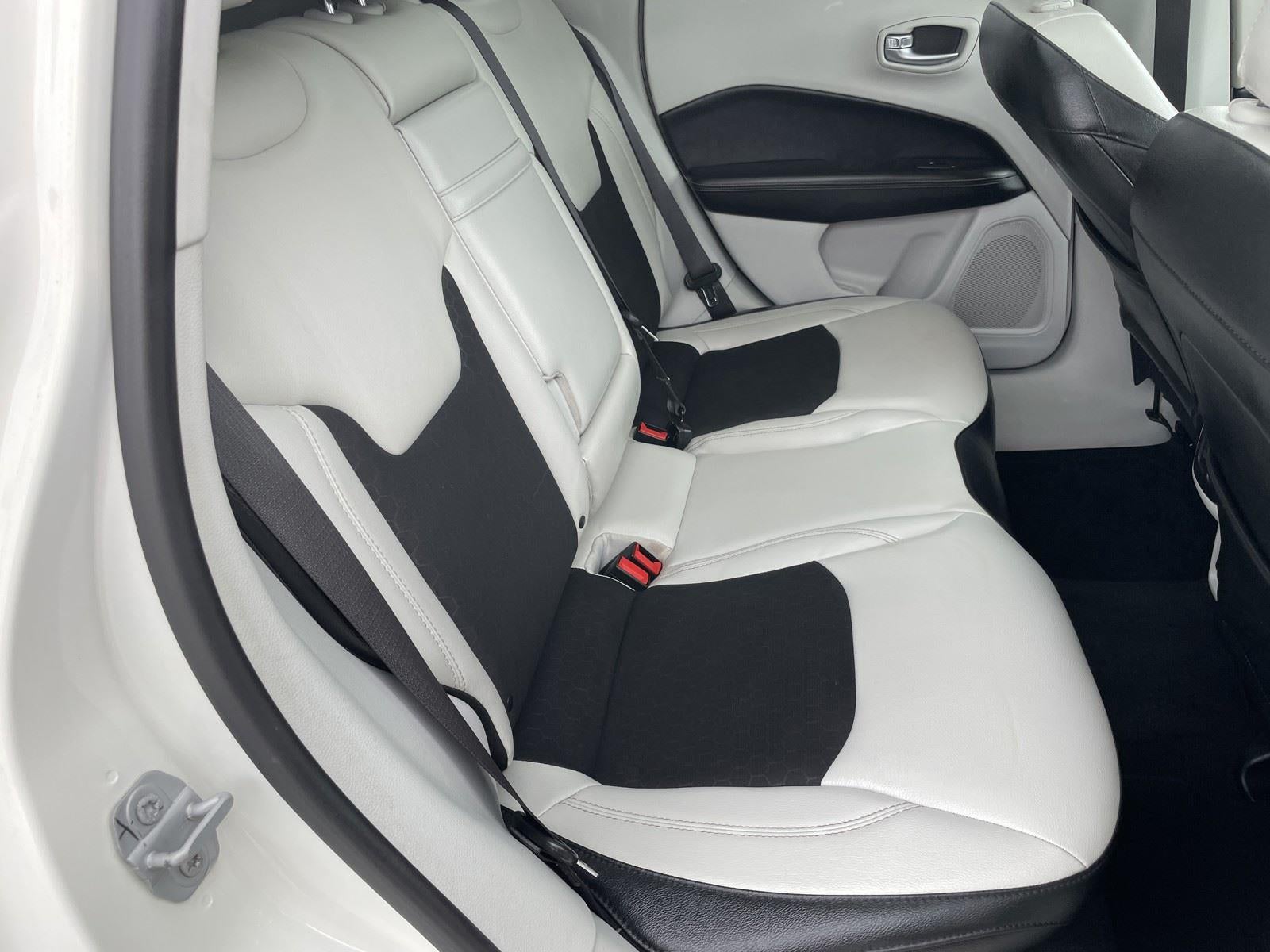 2018 Jeep Compass Latitude w/Sun/Wheel Pkg